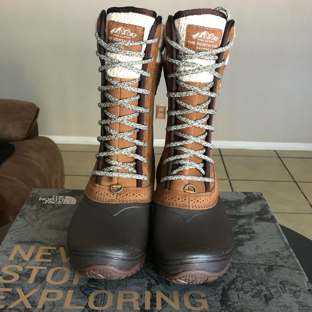 The NorthFace Shellista Waterproof Insulated Boots - Picture 2 of 8